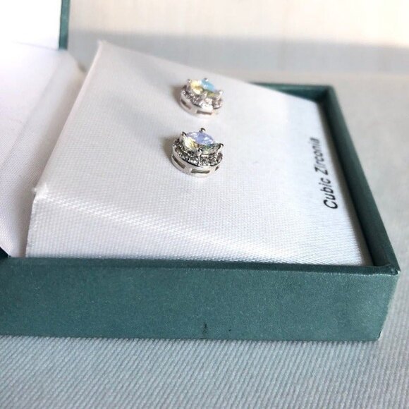 Cubic Zirconia Round Stud Pierced Earrings NIB - Picture 5 of 11